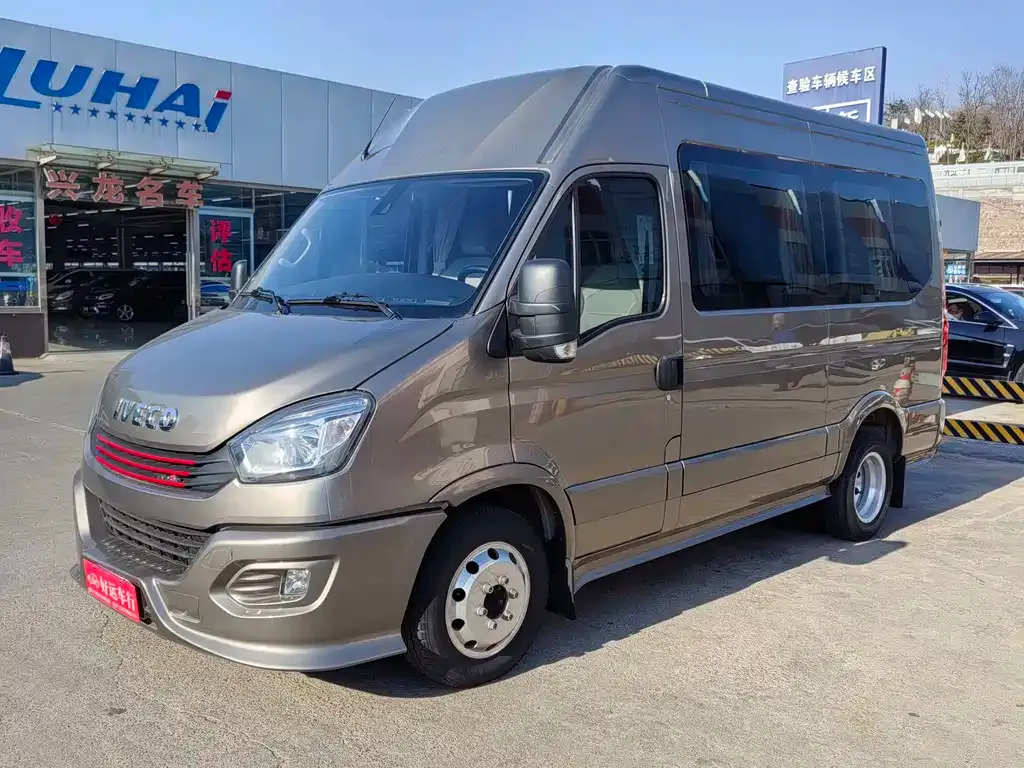 IVECO Ousheng — фото 1