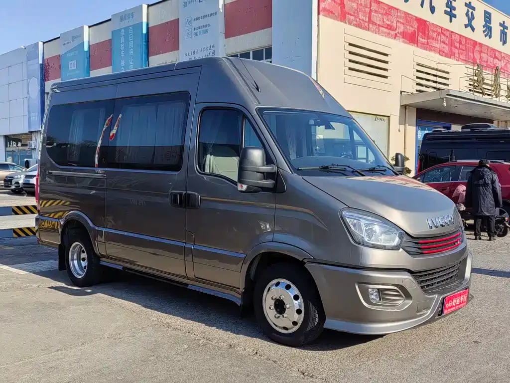 IVECO Ousheng — фото 6