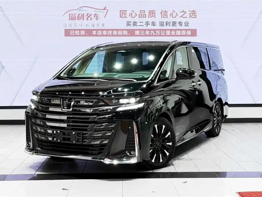 Toyota Vellfire — фото 1