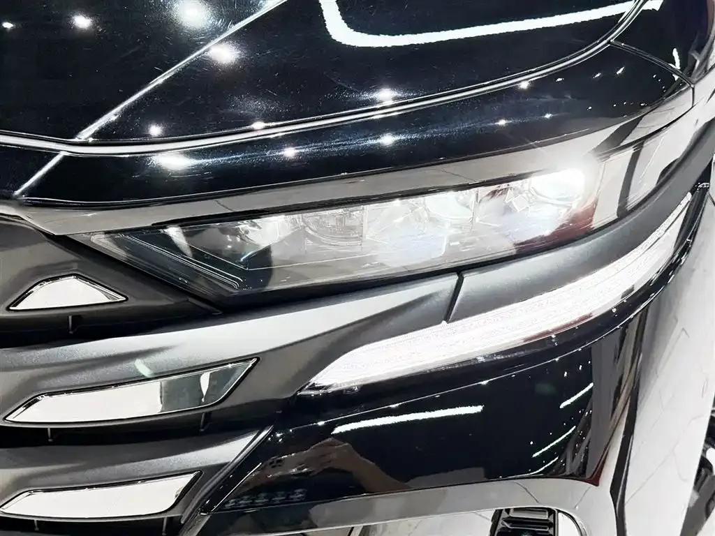 Toyota Vellfire — фото 4