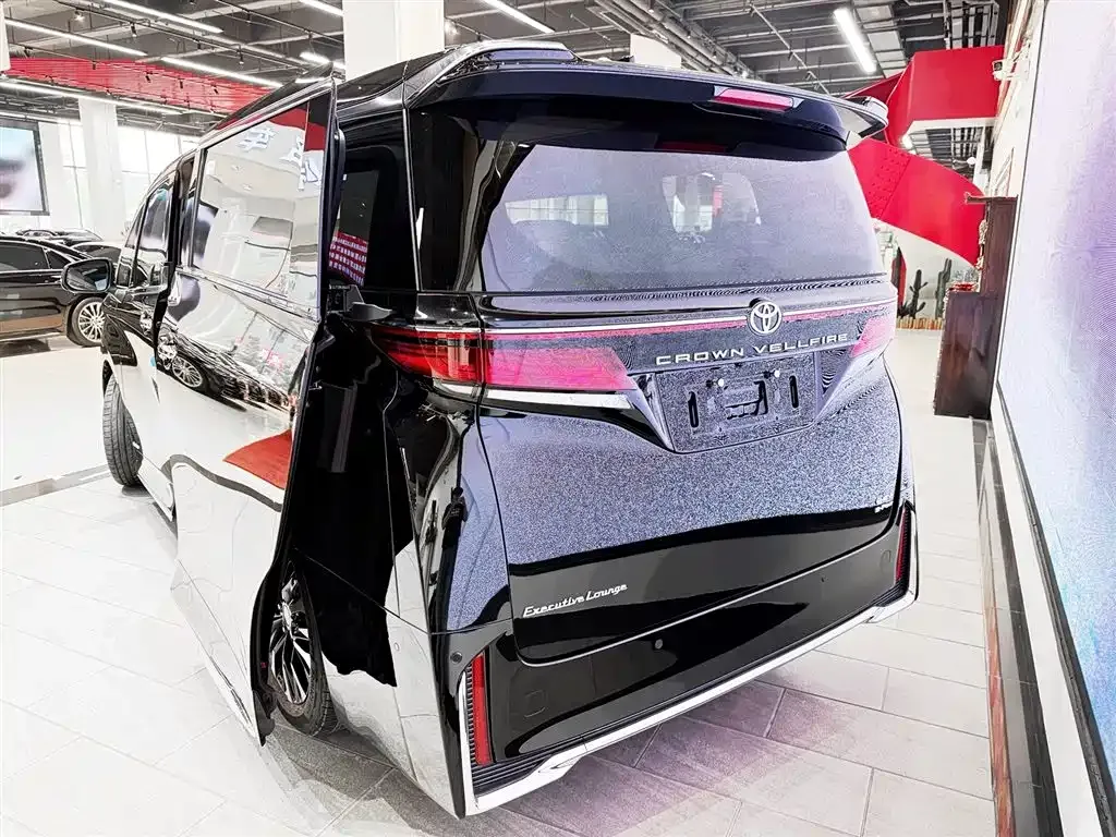Toyota Vellfire — фото 10
