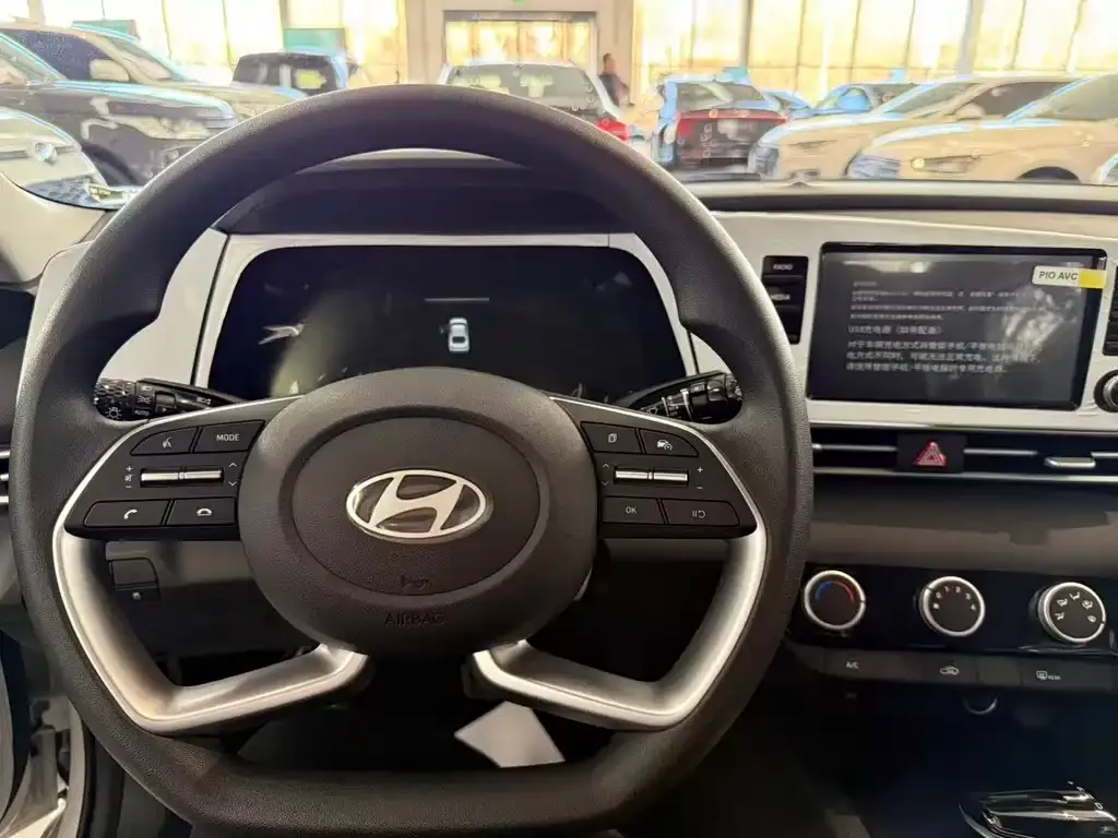 Hyundai Elantra — фото 6
