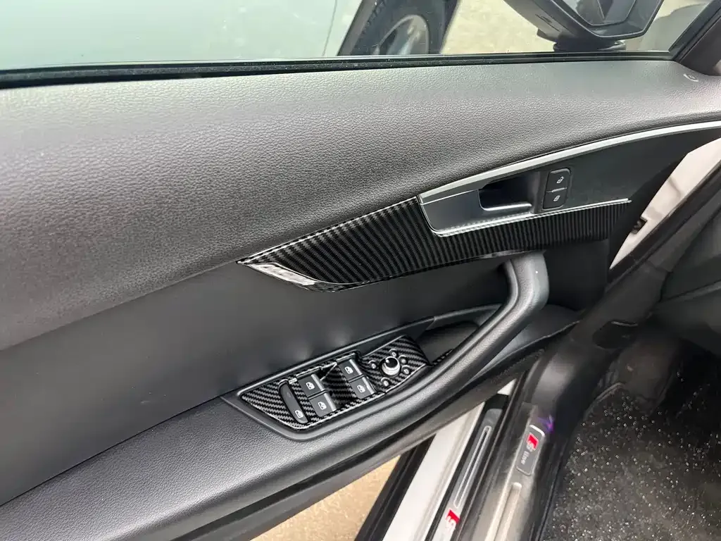 Audi A4L 2021 из CN, фото 4