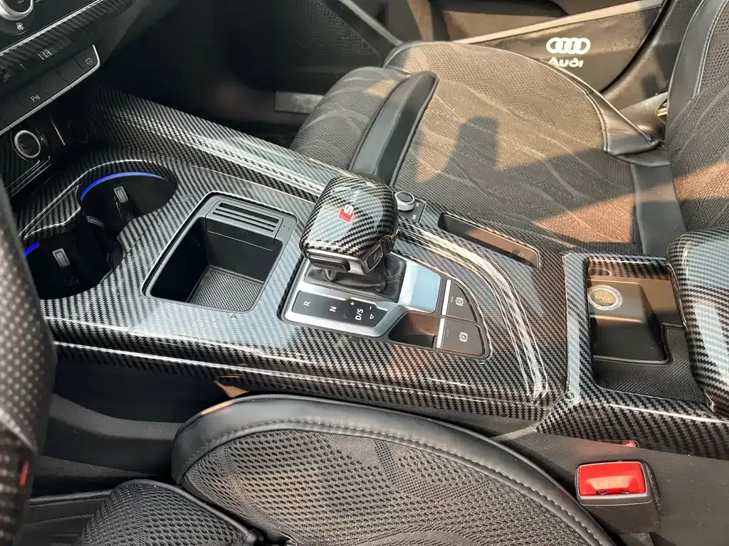 Audi A4L 2021 из CN, фото 8