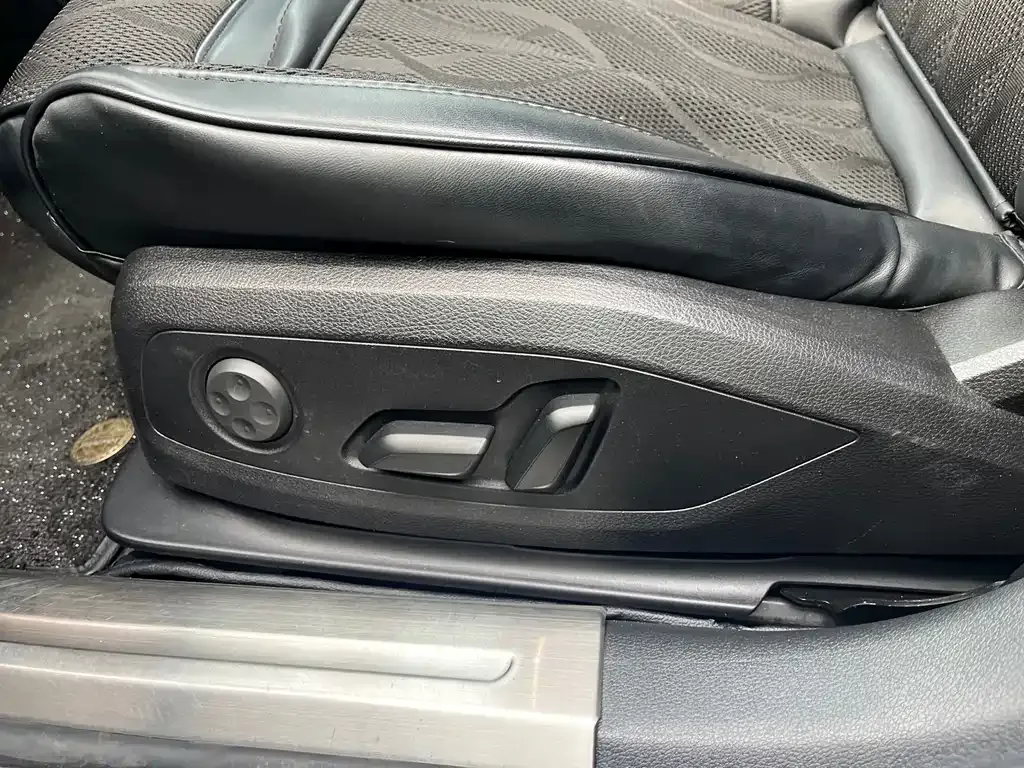 Audi A4L 2021 из CN, фото 7