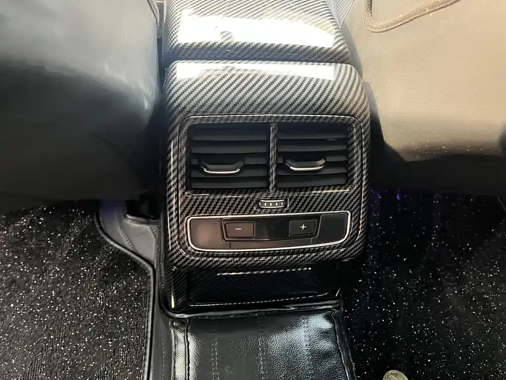 Audi A4L 2021 из CN, фото 10