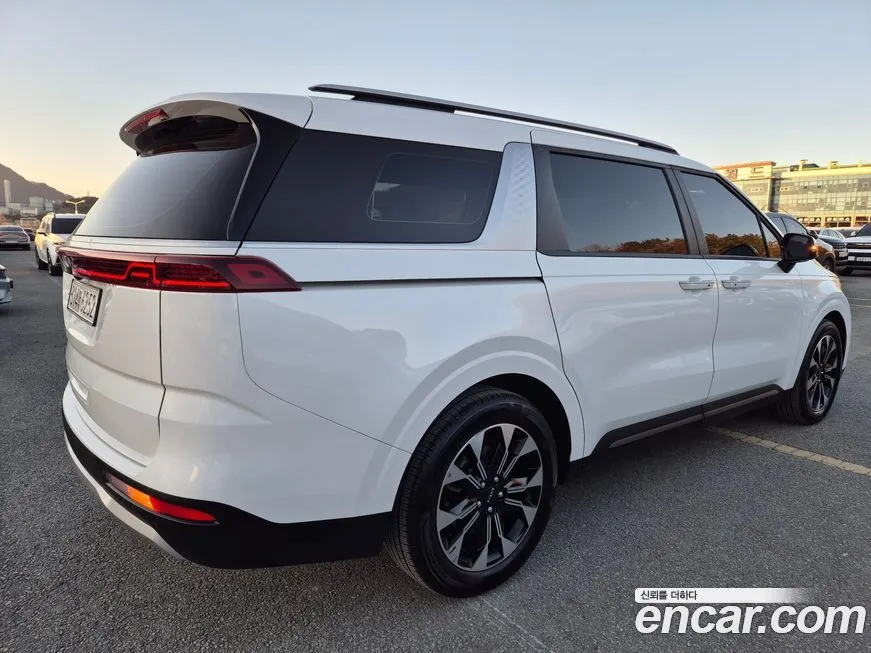 Kia Carnival — фото 4