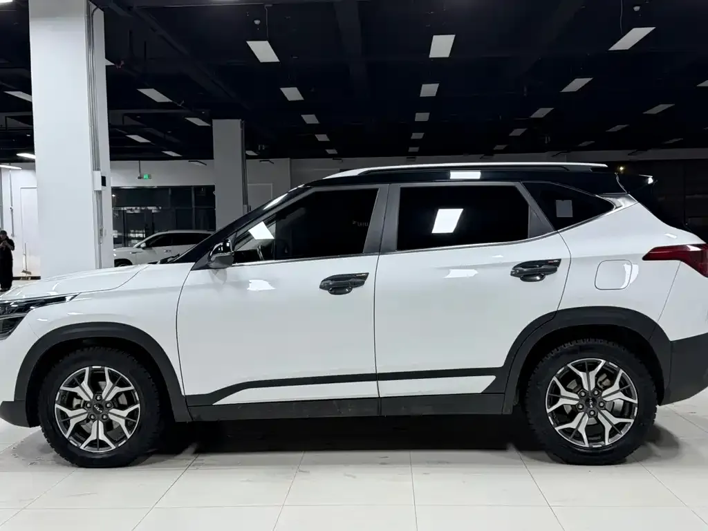 Kia KX3 2022 из CN, фото 9