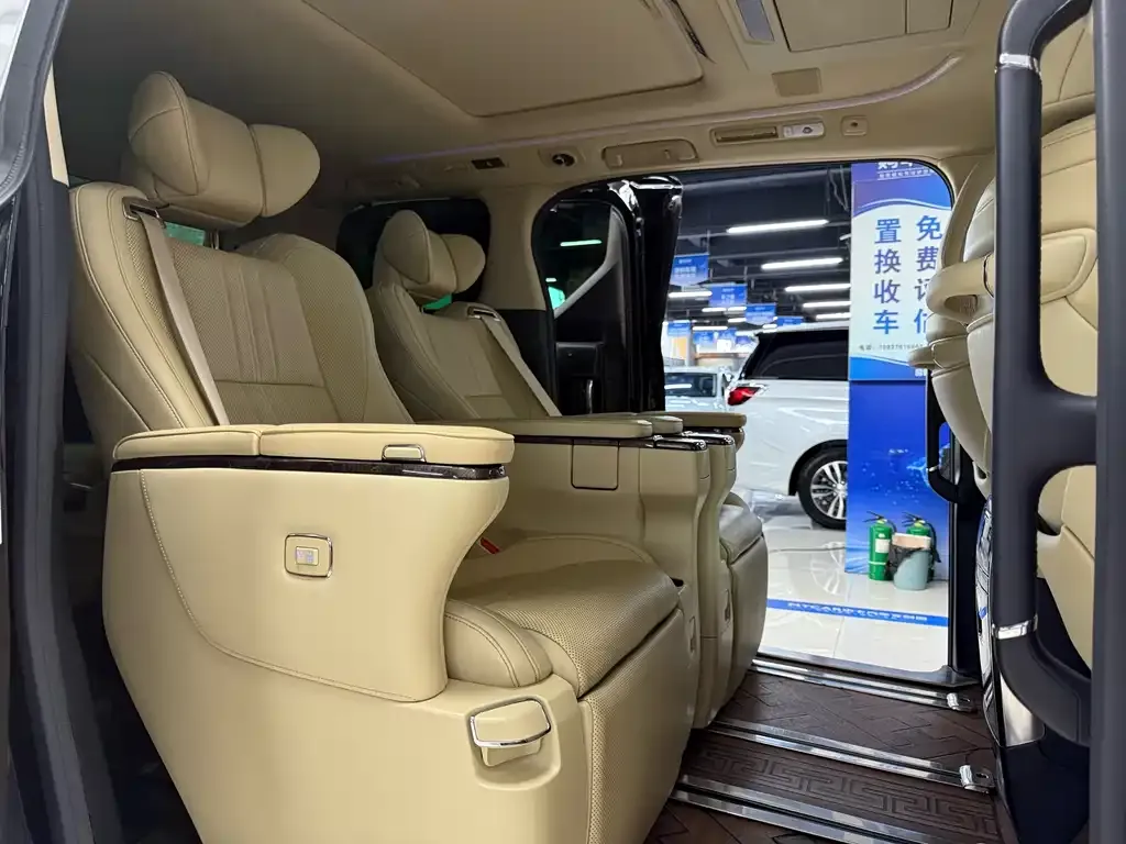 Toyota Vellfire 2021 из CN, фото 3