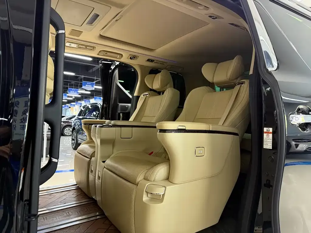 Toyota Vellfire 2021 из CN, фото 2
