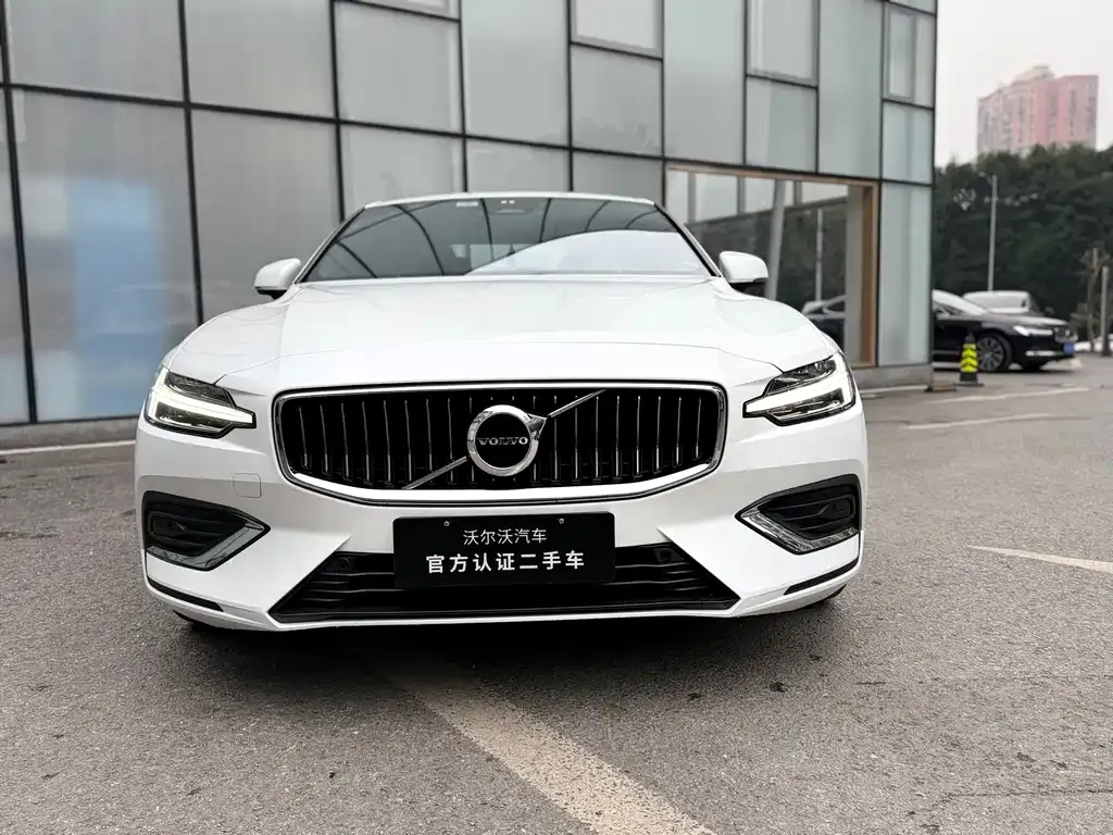 Volvo S60 — фото 4