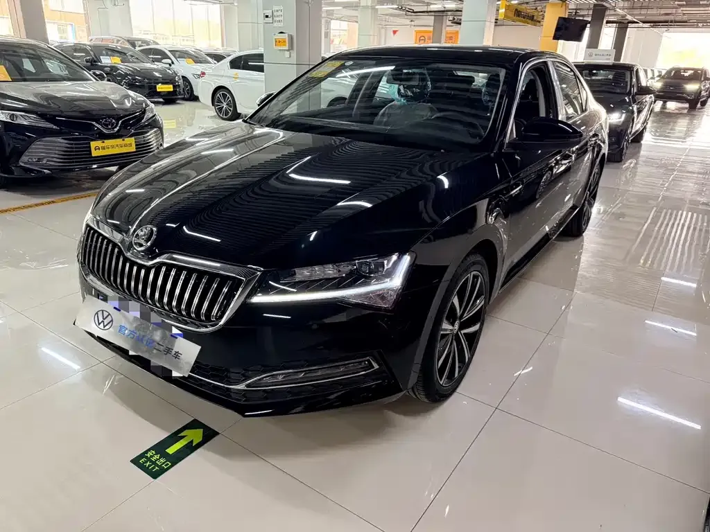 Skoda Superb — фото 1