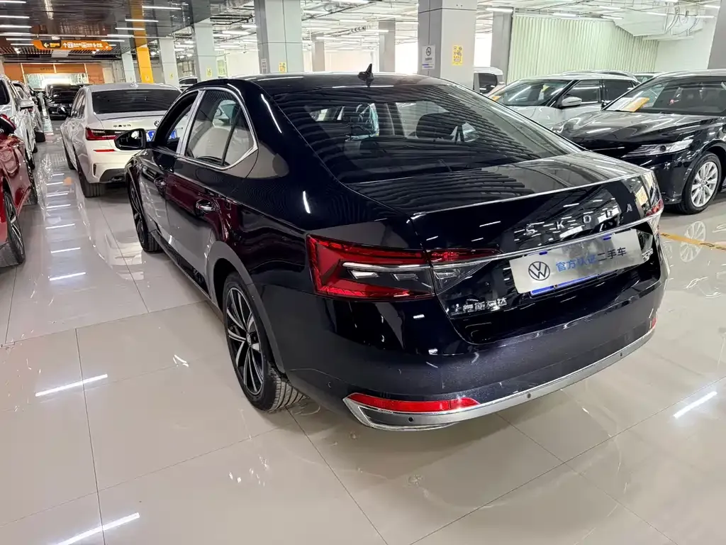 Skoda Superb — фото 3