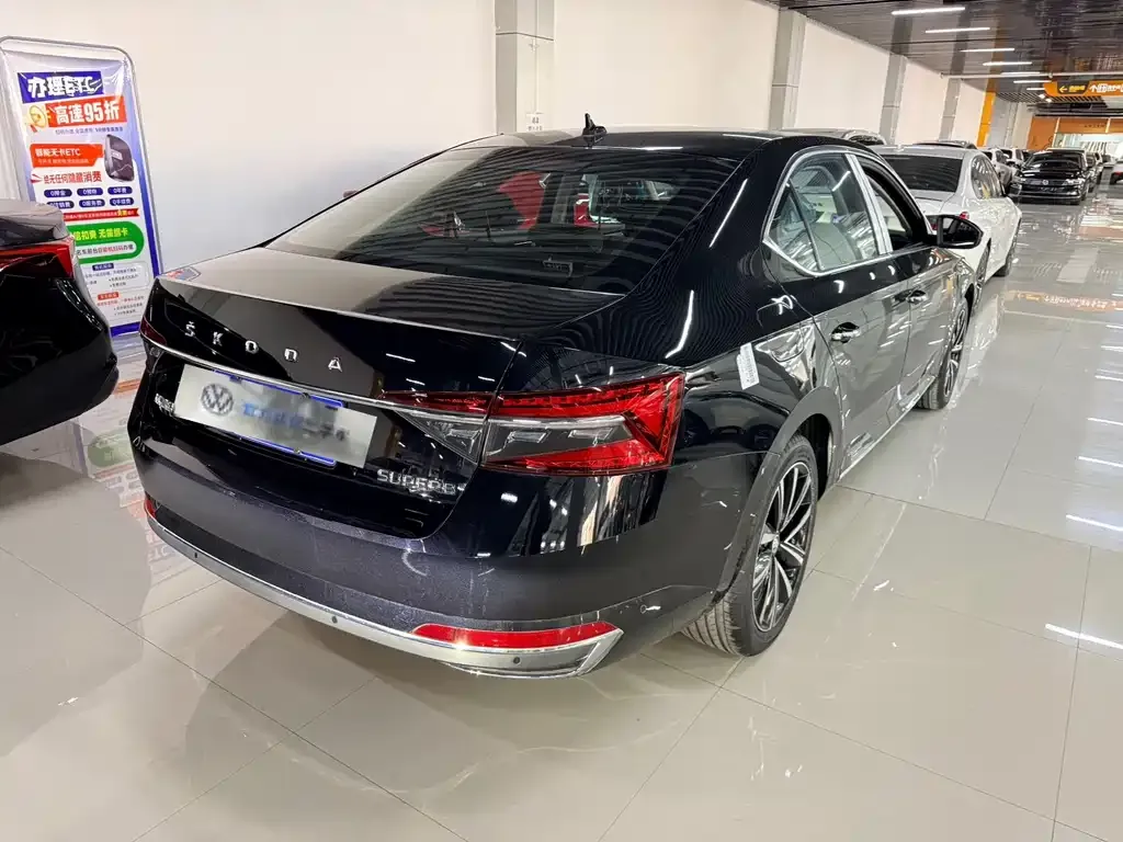 Skoda Superb — фото 5