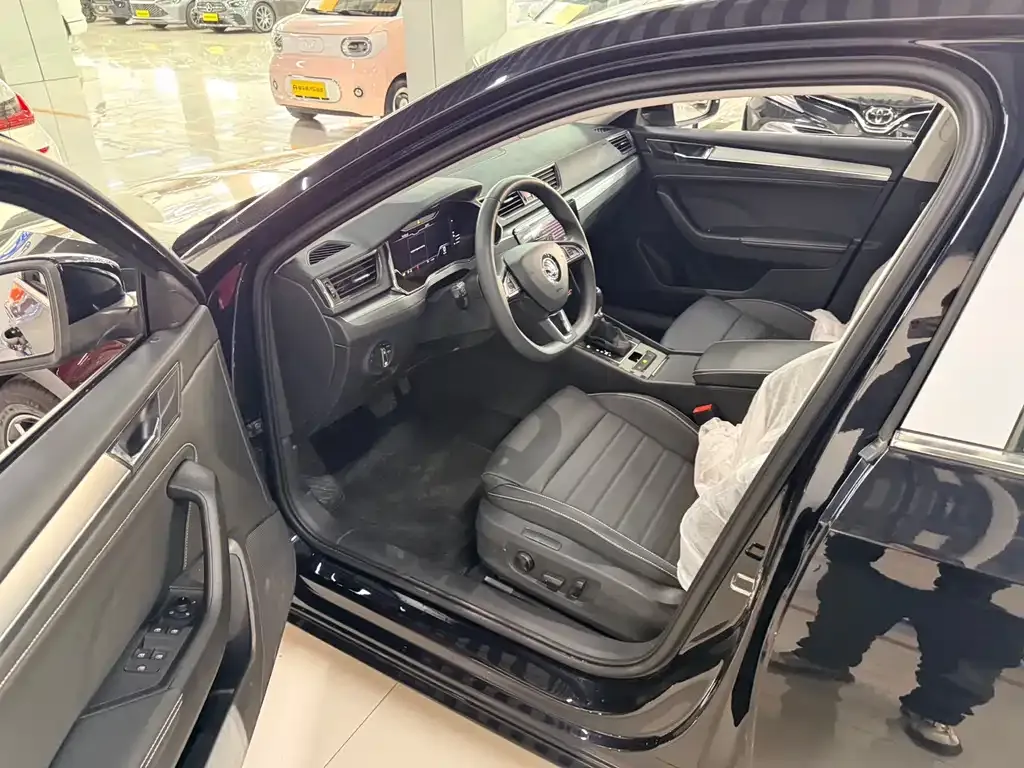 Skoda Superb — фото 7
