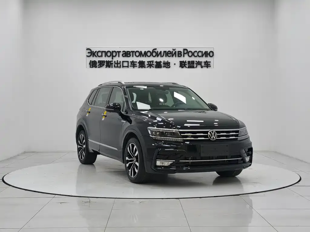 Volkswagen Tiguan L — фото 1