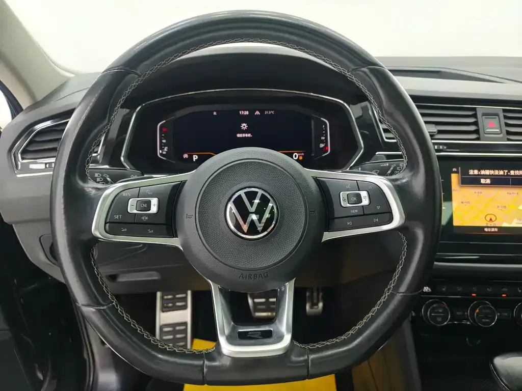 Volkswagen Tiguan L — фото 10