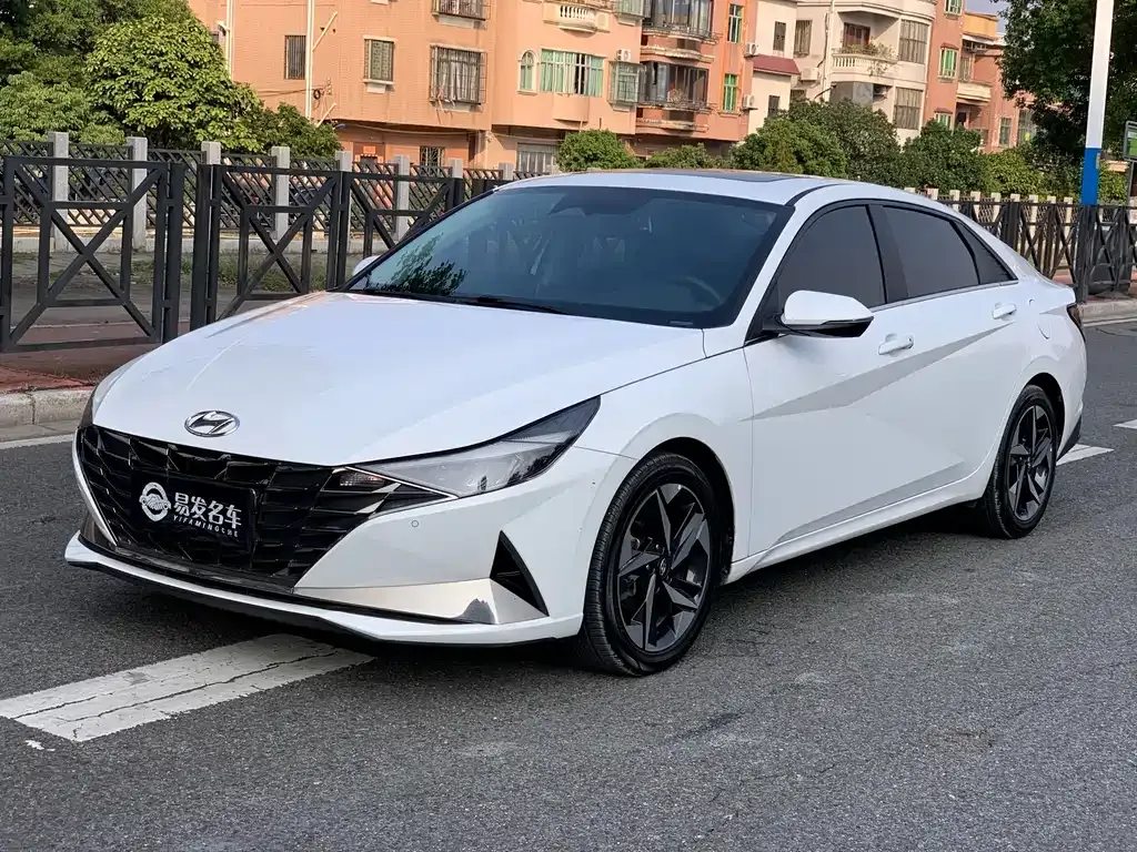 Hyundai Elantra — фото 2