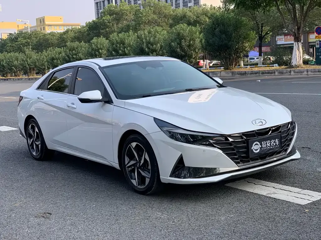 Hyundai Elantra — фото 3