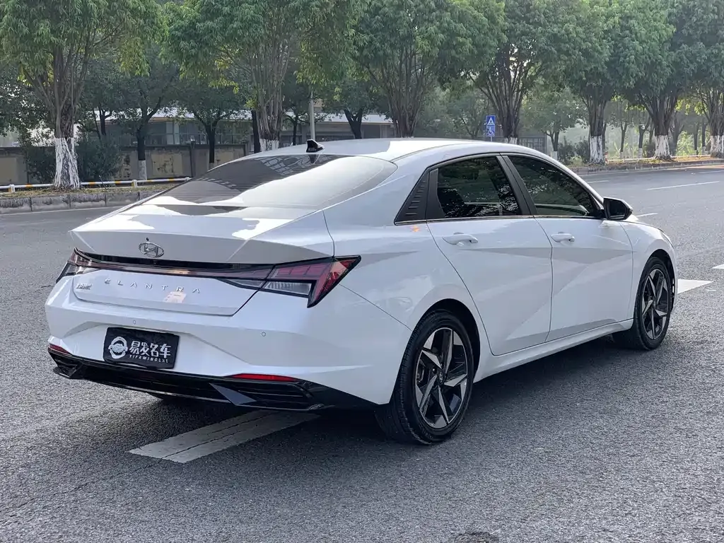 Hyundai Elantra — фото 4