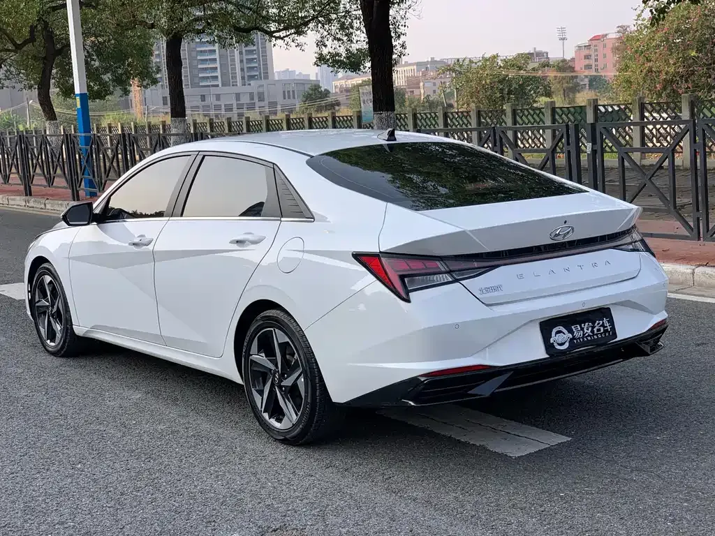 Hyundai Elantra — фото 6