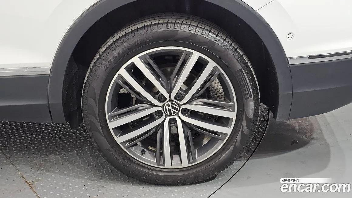 Volkswagen Tiguan — фото 4