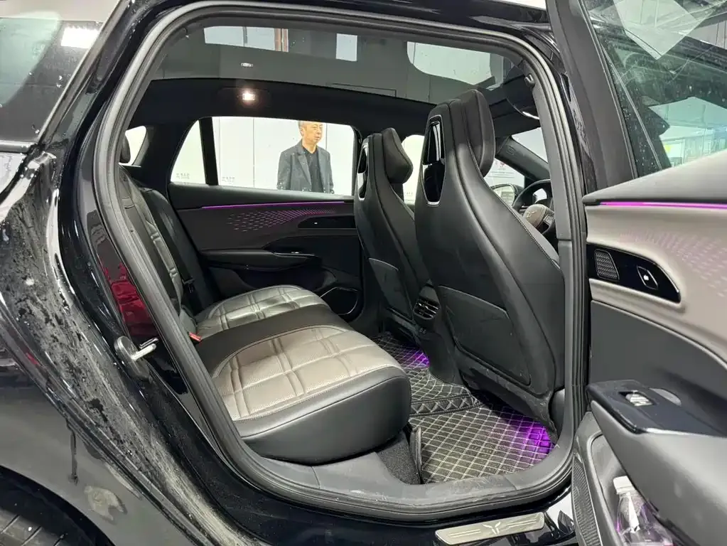 Hongqi EH7 2024 из CN, фото 6