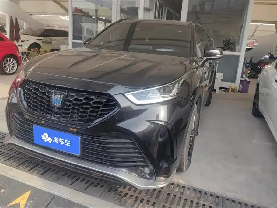 Toyota Crown Kluger 2023 из CN, фото 1