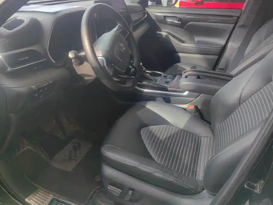 Toyota Crown Kluger 2023 из CN, фото 7