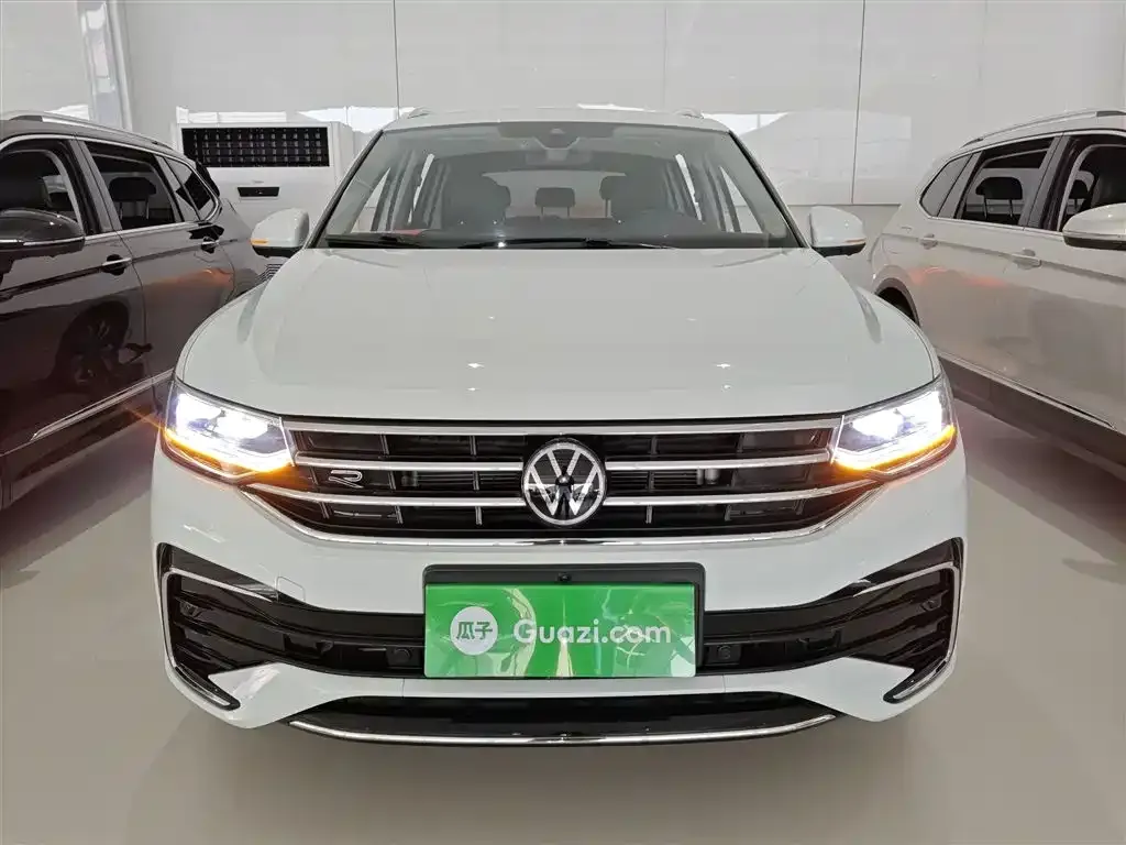 Volkswagen Tiguan L — фото 7