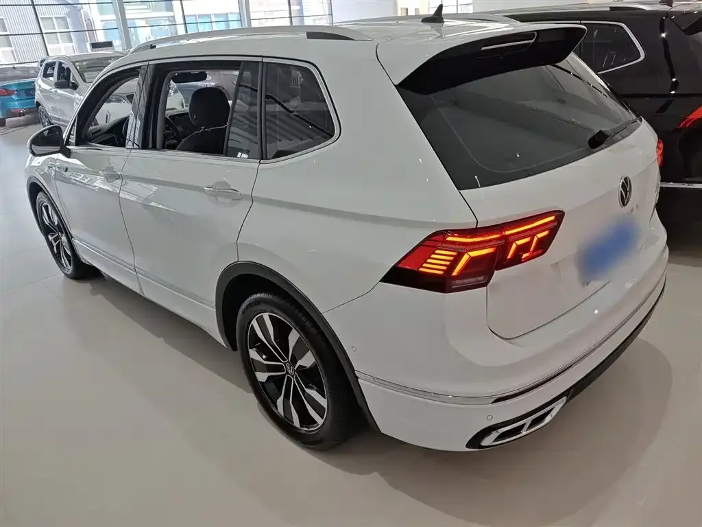 Volkswagen Tiguan L — фото 5