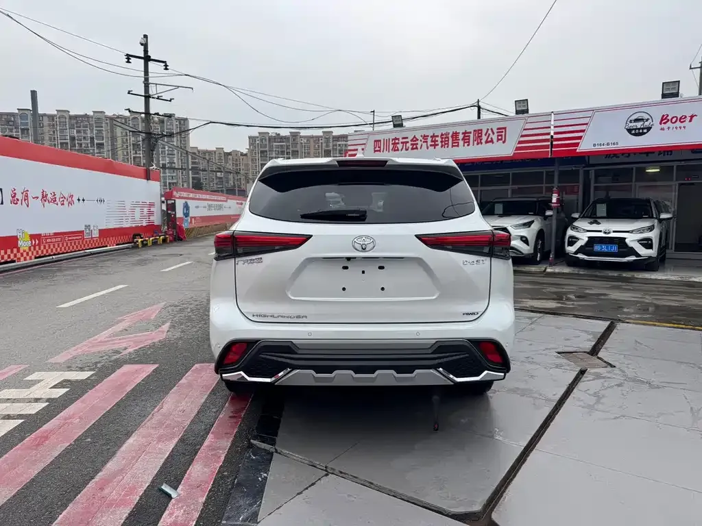 Toyota Highlander — фото 10