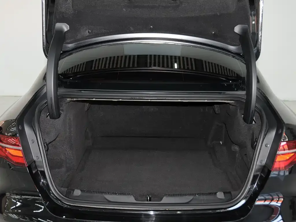 Jaguar XEL 2024 из CN, фото 8