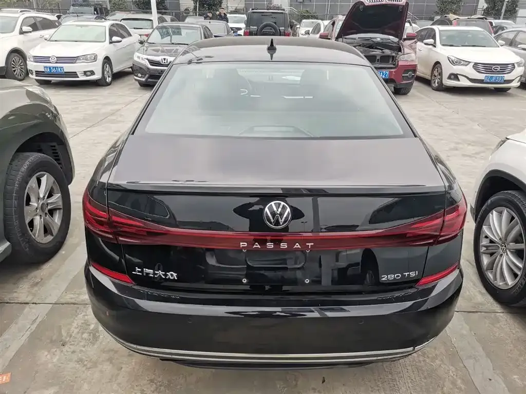 Volkswagen Passat 2023 из CN, фото 2