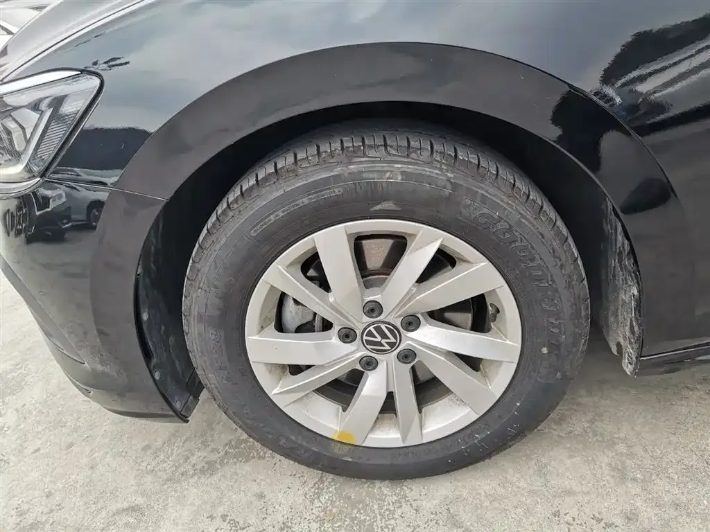 Volkswagen Passat 2023 из CN, фото 8