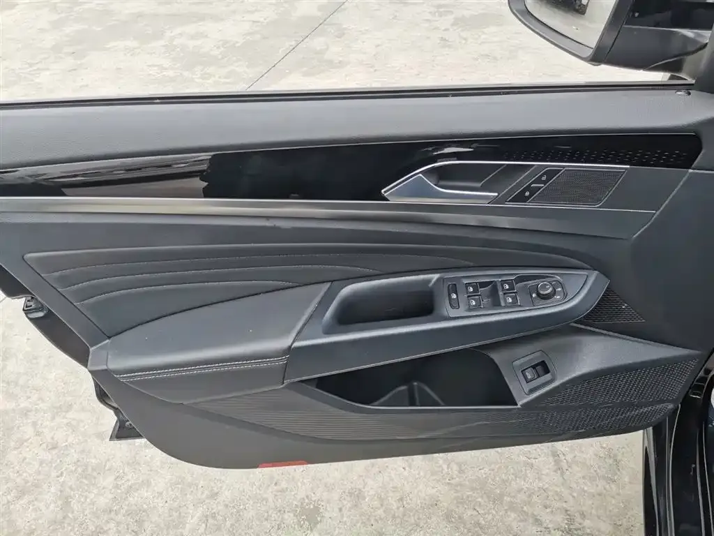 Volkswagen Passat 2023 из CN, фото 10