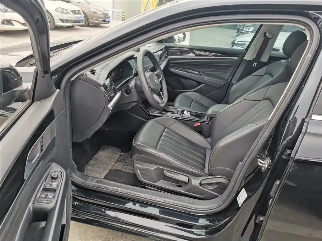 Volkswagen Passat 2023 из CN, фото 5