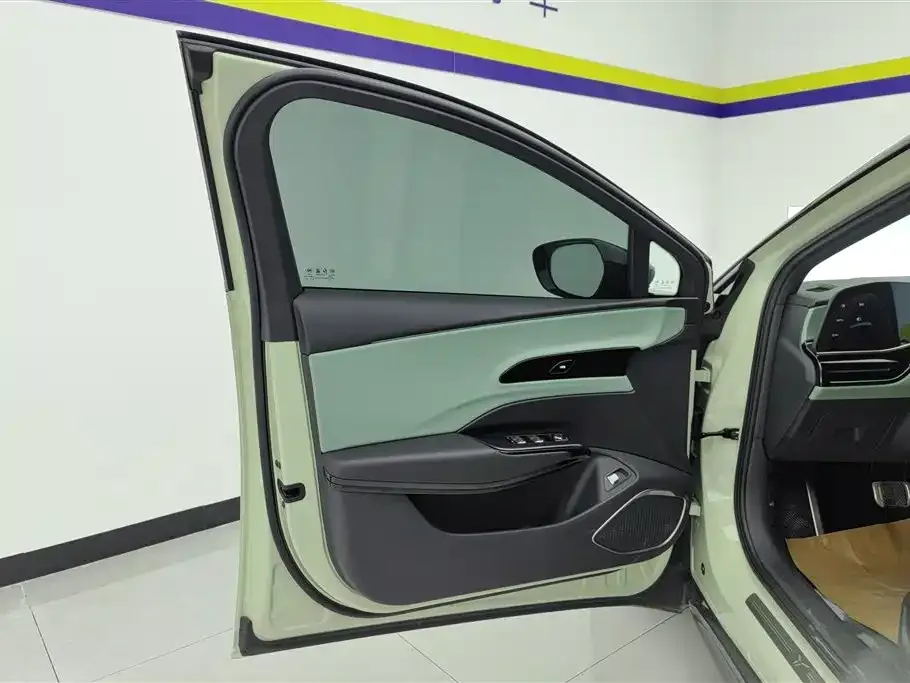 Hongqi EH7 2024 из CN, фото 3