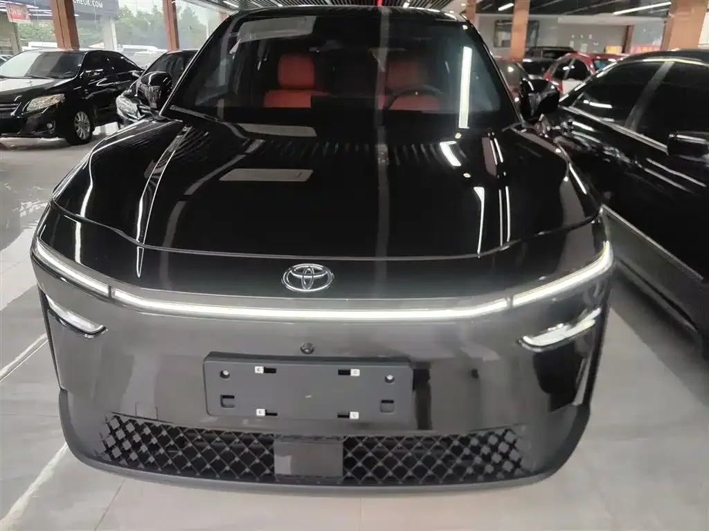Toyota Platinum 3X 2025 из CN, фото 3