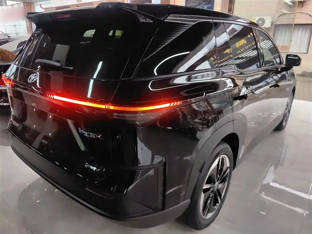 Toyota Platinum 3X 2025 из CN, фото 7
