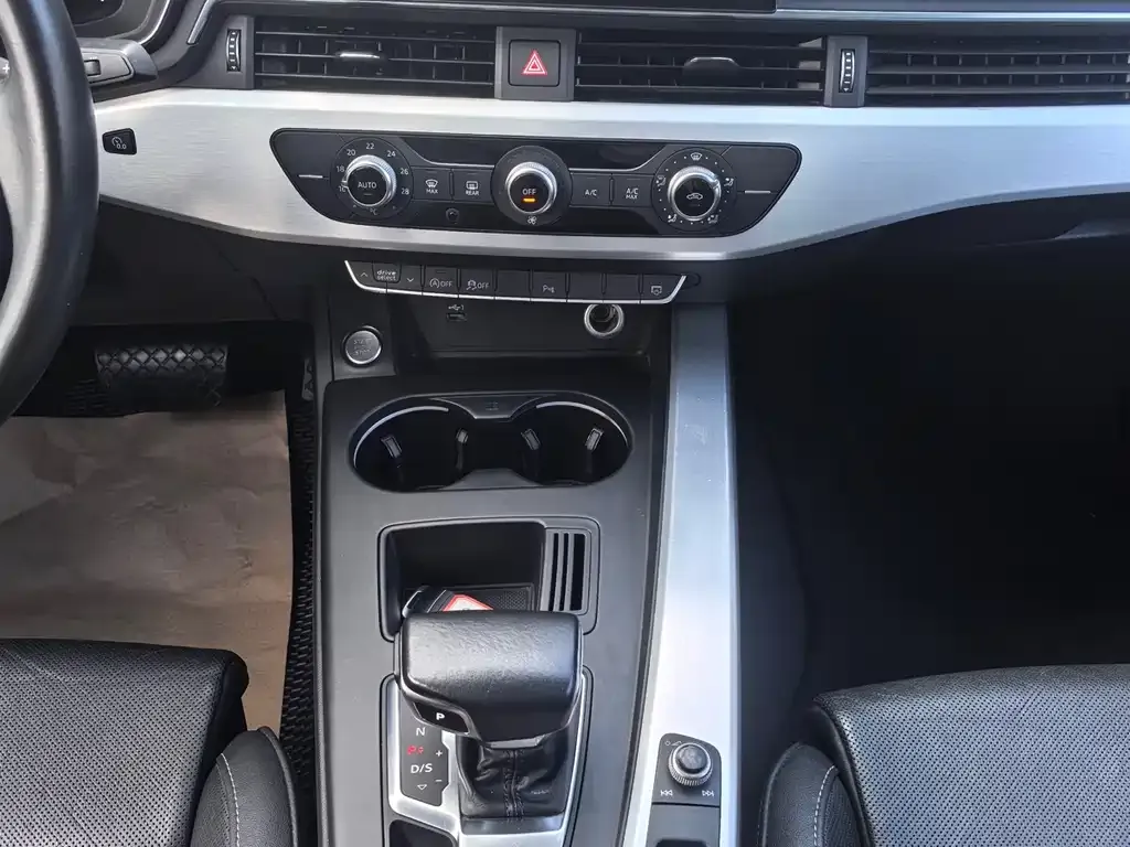 Audi A4L 2022 из CN, фото 8