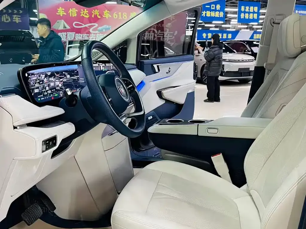Buick GL8 Hybrid — фото 4