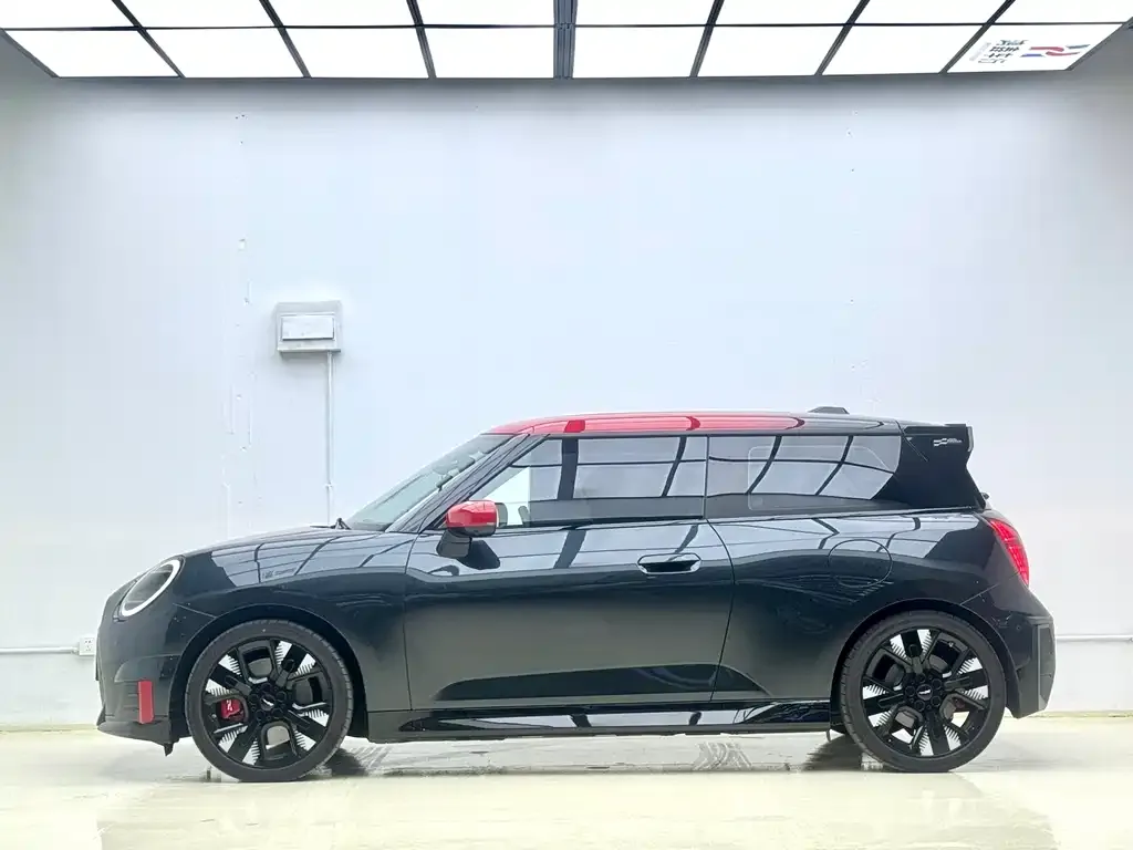 MINI JCW Electric 2025 из CN, фото 3