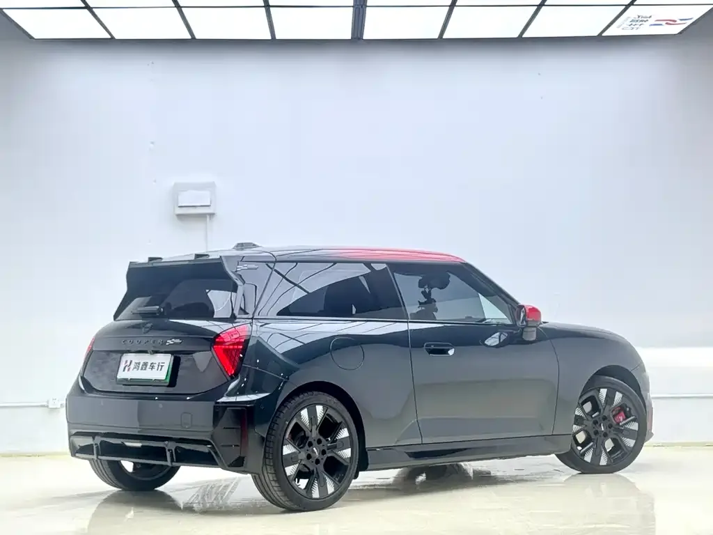MINI JCW Electric 2025 из CN, фото 4