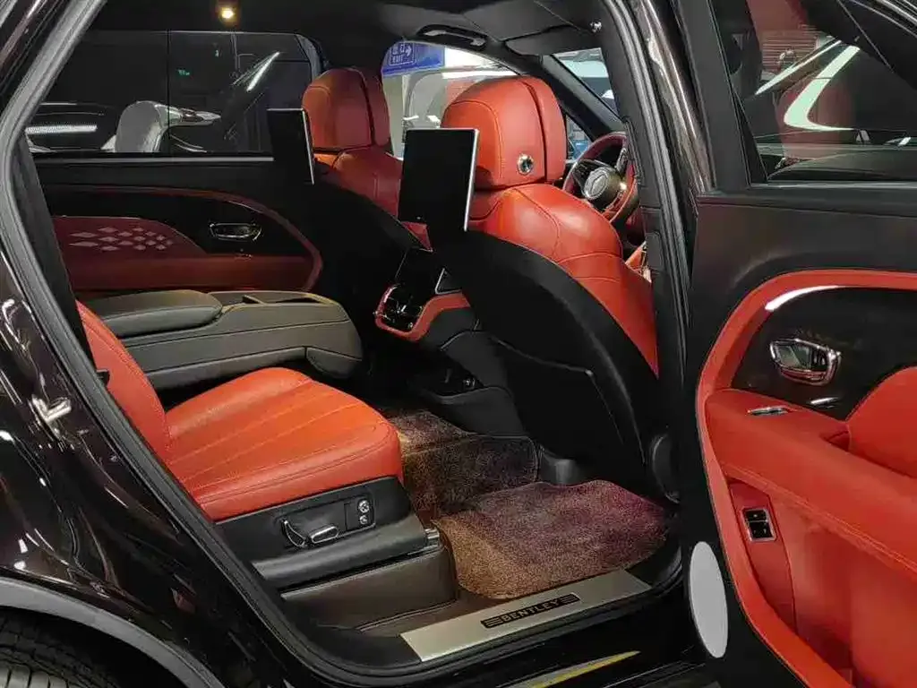 Bentley Bentayga 2023 из CN, фото 5