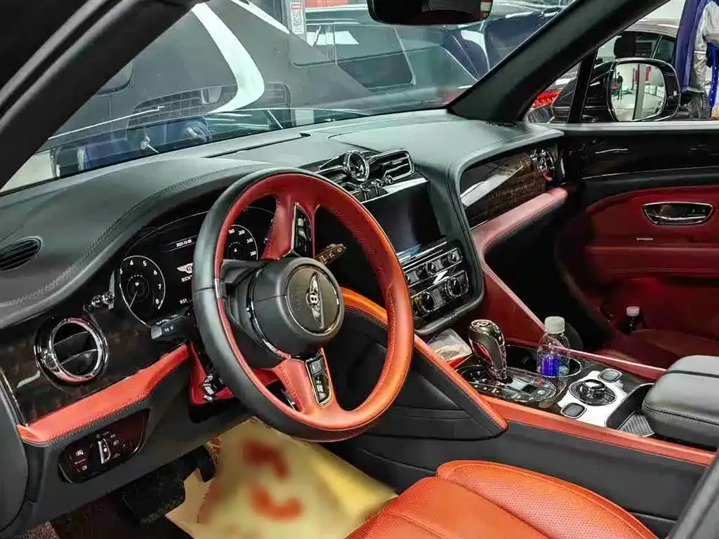 Bentley Bentayga 2023 из CN, фото 7