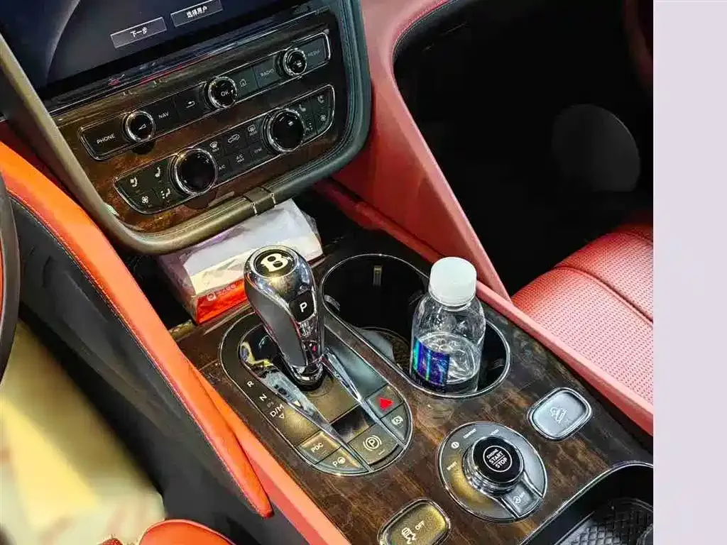 Bentley Bentayga 2023 из CN, фото 10