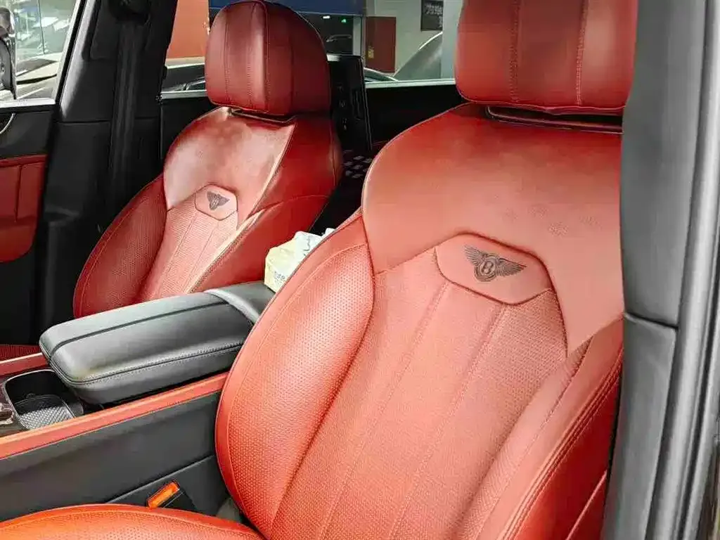 Bentley Bentayga 2023 из CN, фото 9