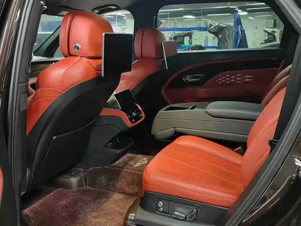 Bentley Bentayga 2023 из CN, фото 4
