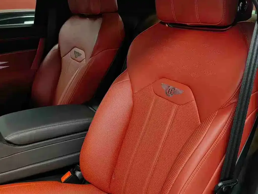 Bentley Bentayga 2023 из CN, фото 8